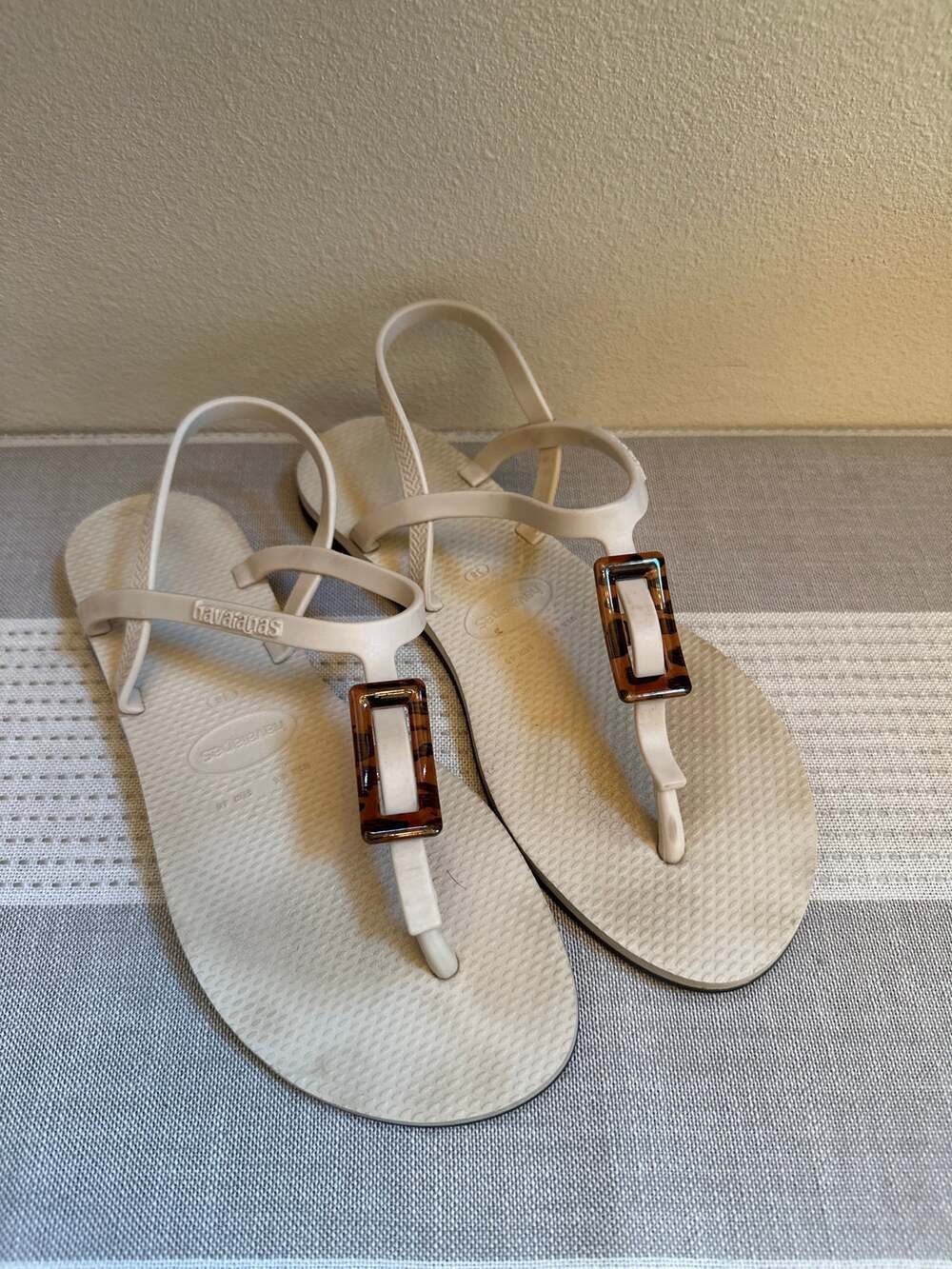 Havaianas You Paraty Buckle Turtle Sandals Womens 8.5 US 40 EUR Beige T Strap